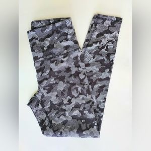 NWOT Ladies S Spyder Active Cold Gear Black Camo Hi Waist Full Length Leggings